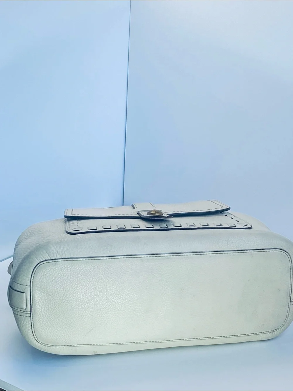 Coach Legacy Thompson Top Handle – Rare 2007 Collector’s Edition (White/Ivory)